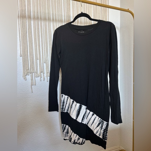 SPLENDID Shibori Black and white Long Sleeve Tie Dye Print Mini Jersey Dress - Picture 13 of 13